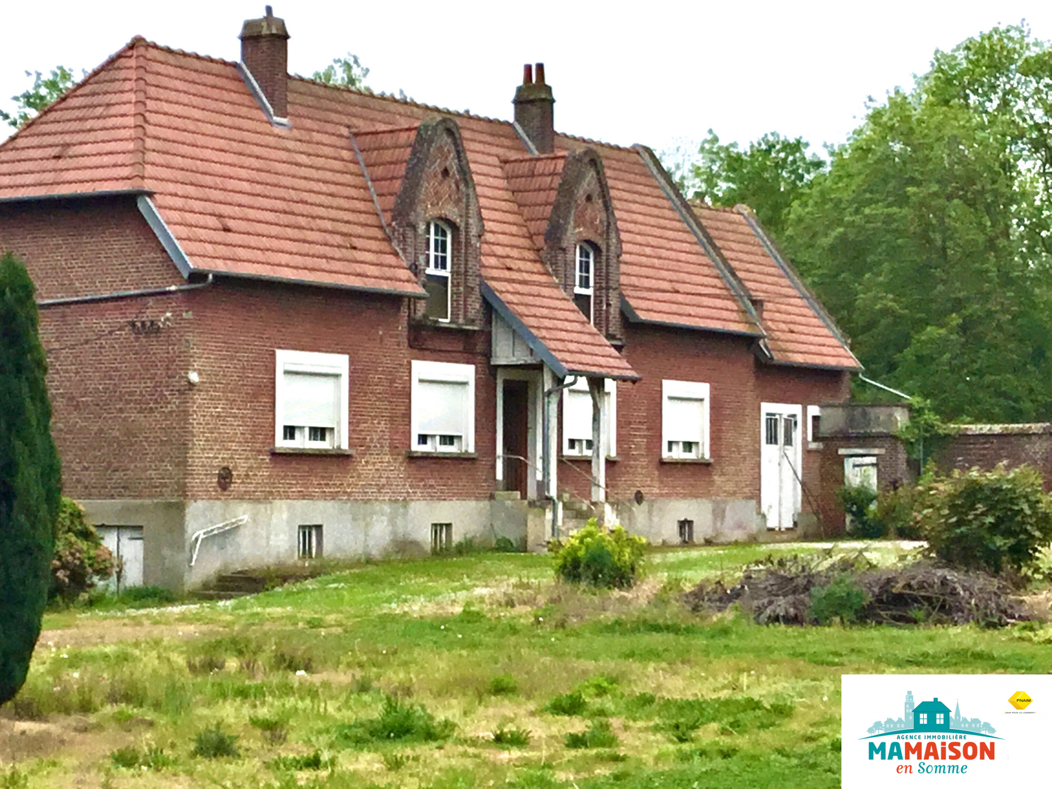 Immo80 – L'immobilier à Amiens et dans la Somme-Axe Amiens Saint Quentin, grand corps de ferme avec maison d’habitation et nombreuses dépendances.