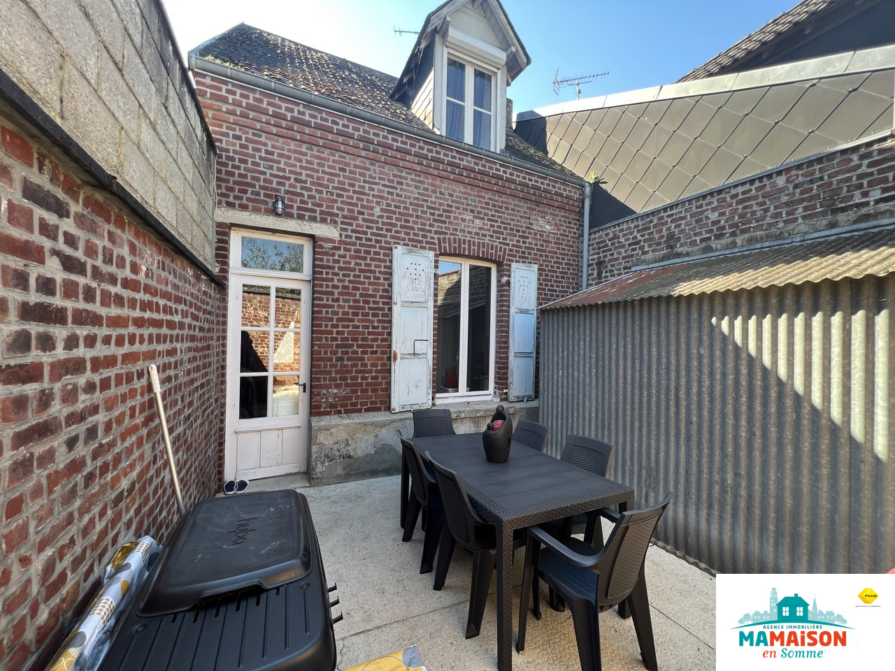 Immo80 – L'immobilier à Amiens et dans la Somme-A corbie, maison en bon état de 61,8 m2, 3 pièces, 2 chambres, une cour